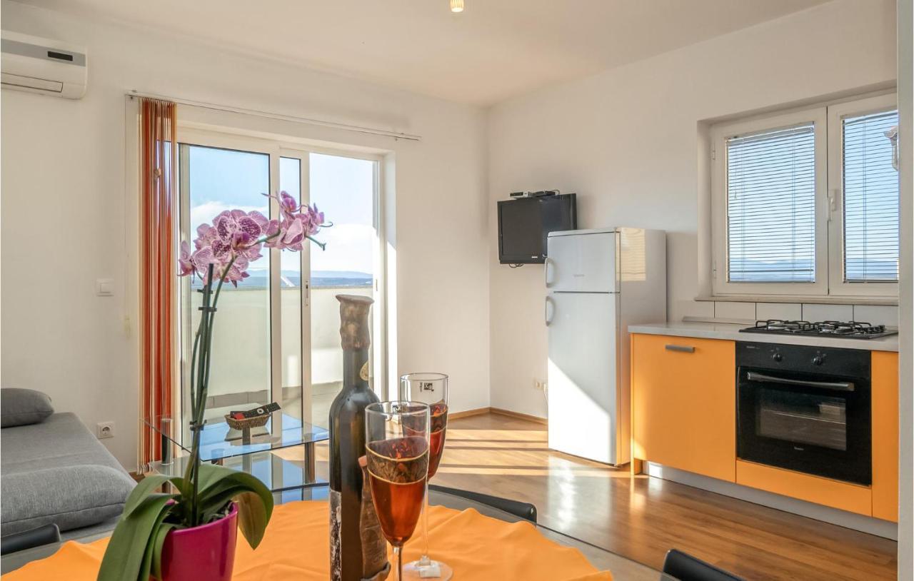 Stunning Apartment In Crikvenica With Wifi ภายนอก รูปภาพ