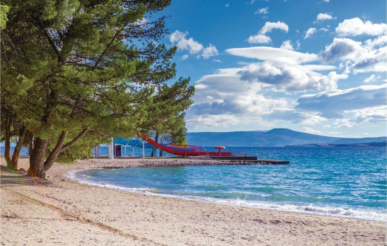 Stunning Apartment In Crikvenica With Wifi ภายนอก รูปภาพ